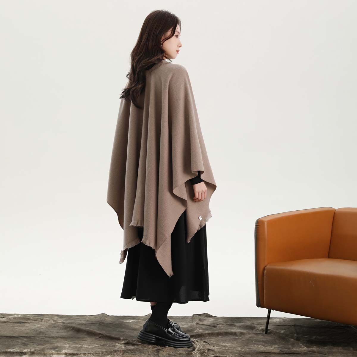 V888-ELOSUNG27899-202505231135-03 Grey Elegant Soft Knit Poncho Cape - Warm Autumn Winter Shawl Wrap with Side Tie, Thick & Luxurious Feel - Image 4