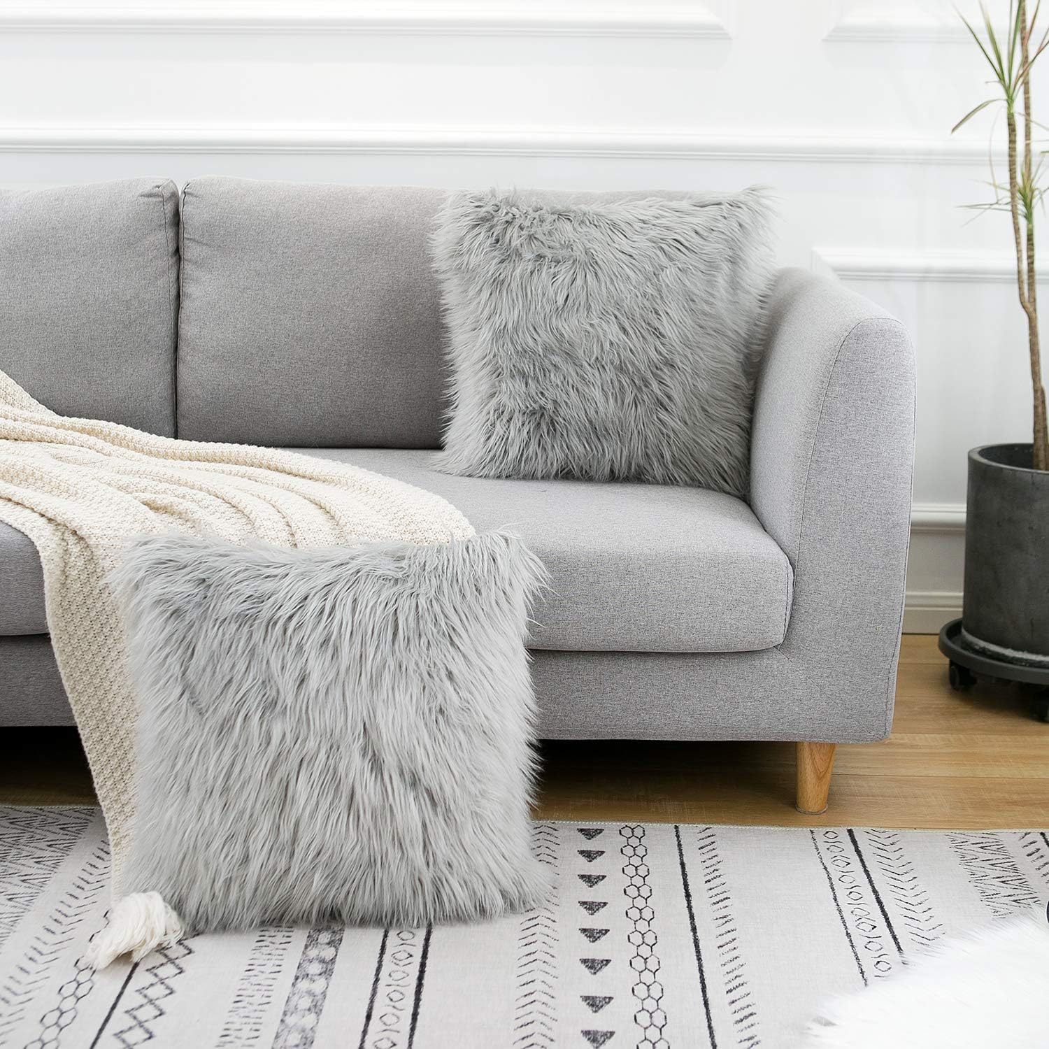 V888-ELOSUNG27970-202505231130-01 Grey Luxurious Long Faux Fur Cushion Covers - Set of 2, 45x45cm Soft Plush Decorative Pillowcases for Sofa & Bed - Image 2