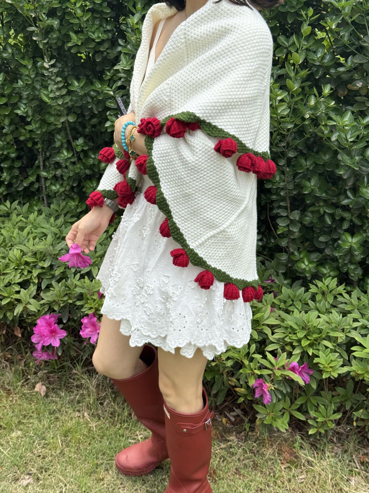 V888-ELOSUNG28386-202505131642-02 Handmade Rose Bouquet Blanket - Premium Finished Floral Nap Blanket, 113cm Diameter, 52 Flowers - Image 3