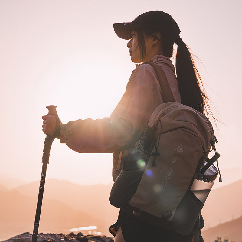 V888-ELOSUNG28631-202505191147-01 Balck-white 20L Lightweight Hiking Backpack for Camping, Travel, and Commuting - Image 2