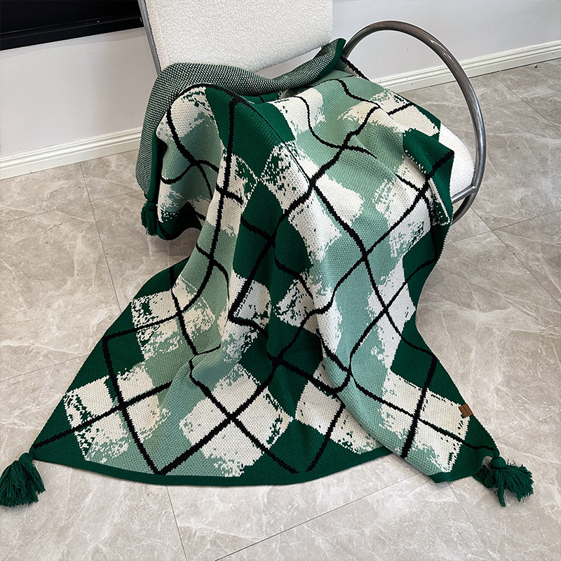 V888-ELOSUNG28802-202505231230-01 Green Chic Argyle Diamond Knit Throw Blanket with Tassels - Versatile Sofa & Bed Accent - 135 x 125cm - Image 2
