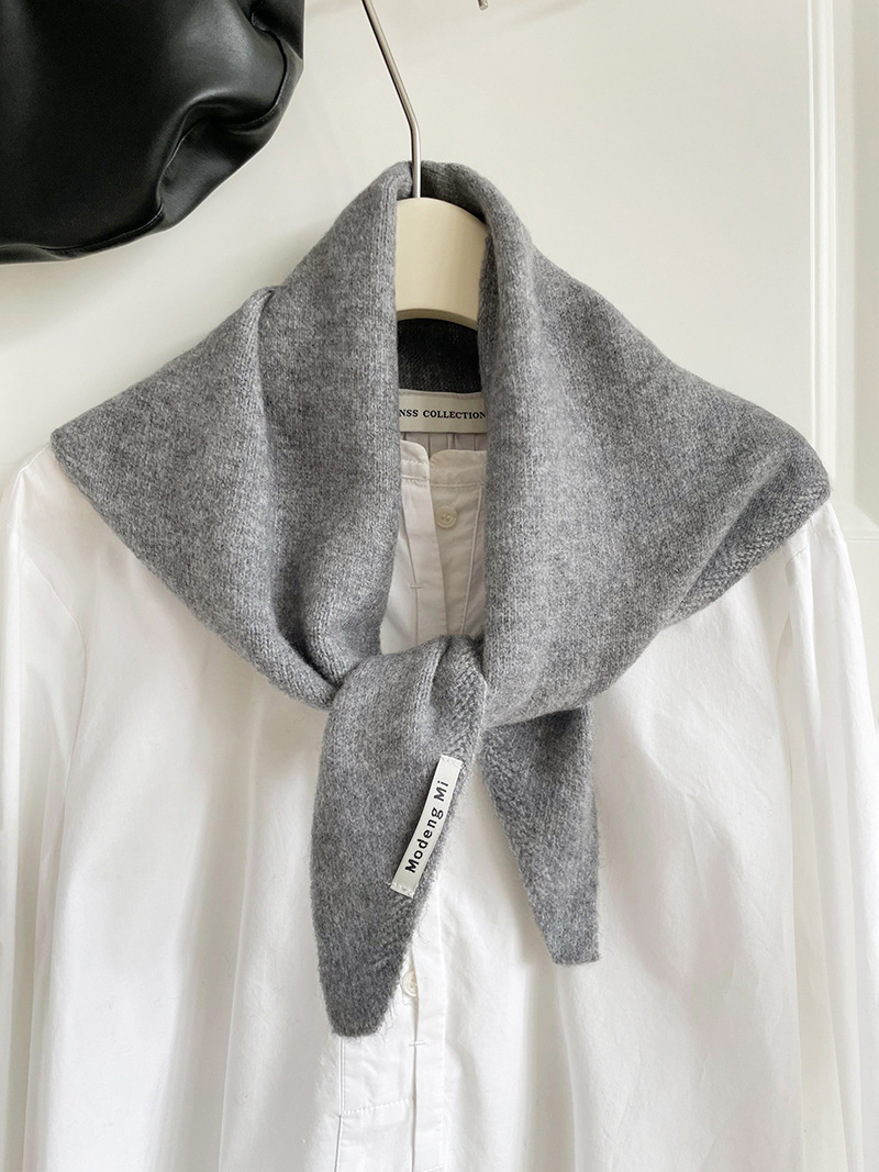 V888-ELOSUNG28873-202505231146-00 Grey Chic Wool Blend Knit Triangle Scarf - Versatile & Warm Fashion Accessory - 105 x 35cm - Image 1