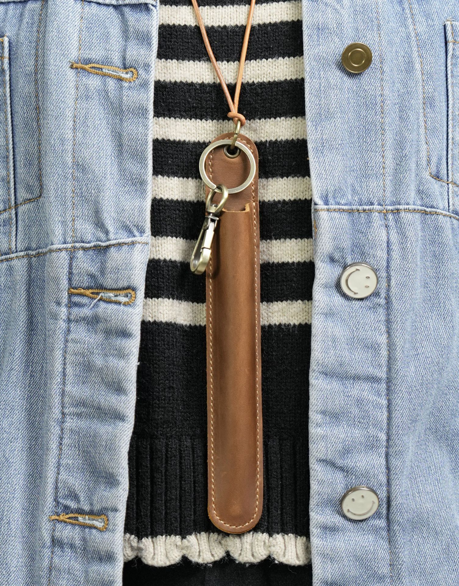 V888-ELOSUNG32144-202505301145-04 Brown Vintage Top-Grain Leather Pen Sleeve Holder with Neck Strap - Protective Single Pen Case - Image 5