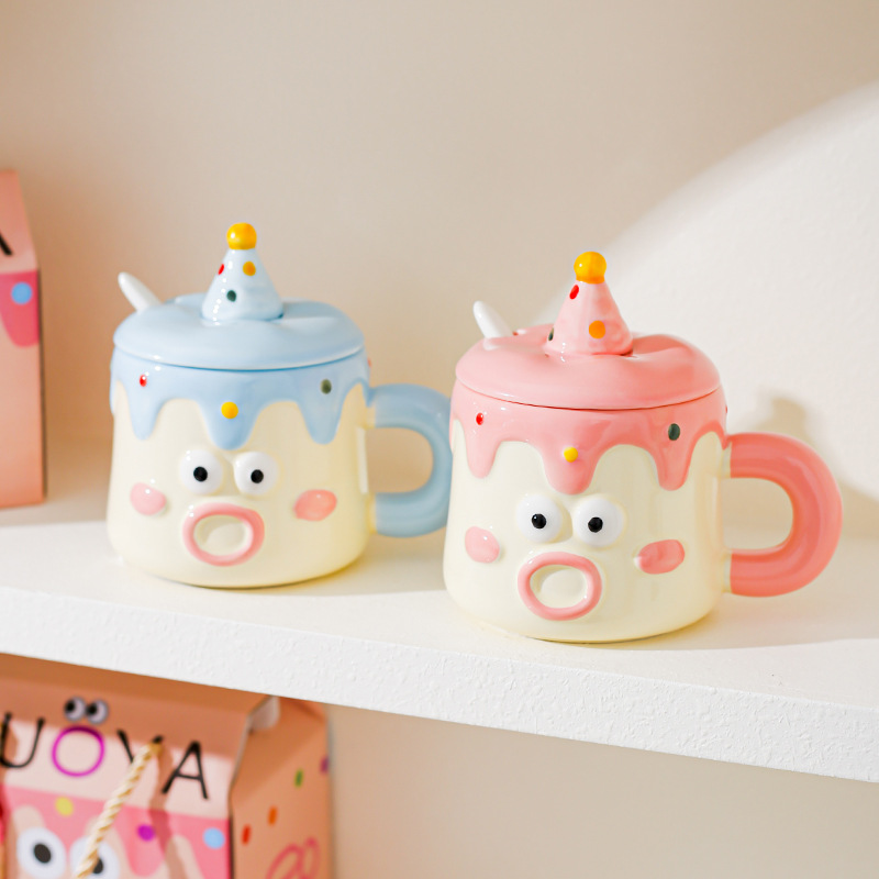 V888-ELOSUNG32740-202506301030-01 Blue Adorable Cartoon Character Ceramic Mug Set - 420ml with Fun Cake Design Lid & Matching Spoon - Perfect Gift - Image 2