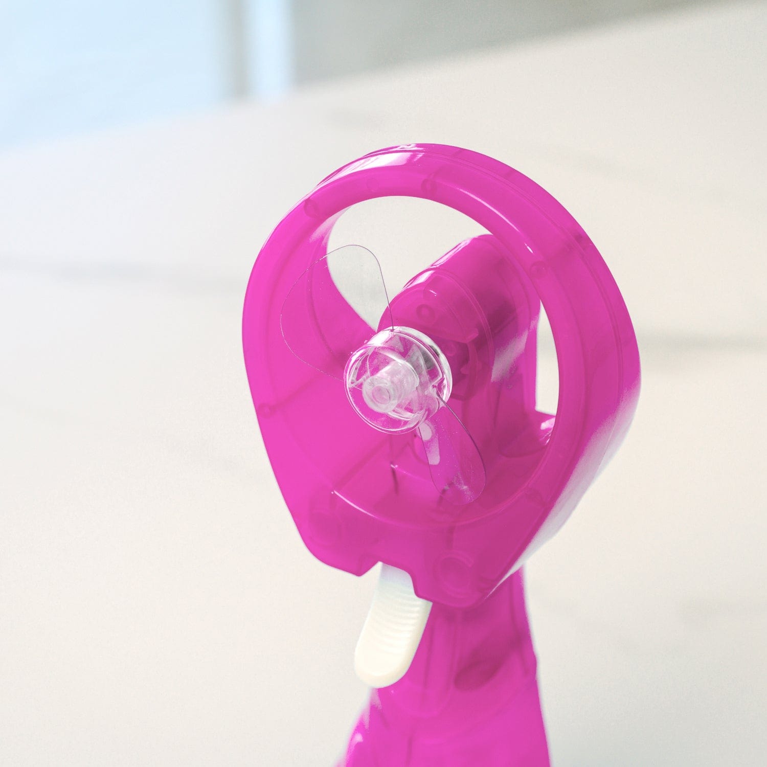 V915-LD0078-PK-203977-03 Lazy Dayz Water Spray Fan - Pink - Image 4
