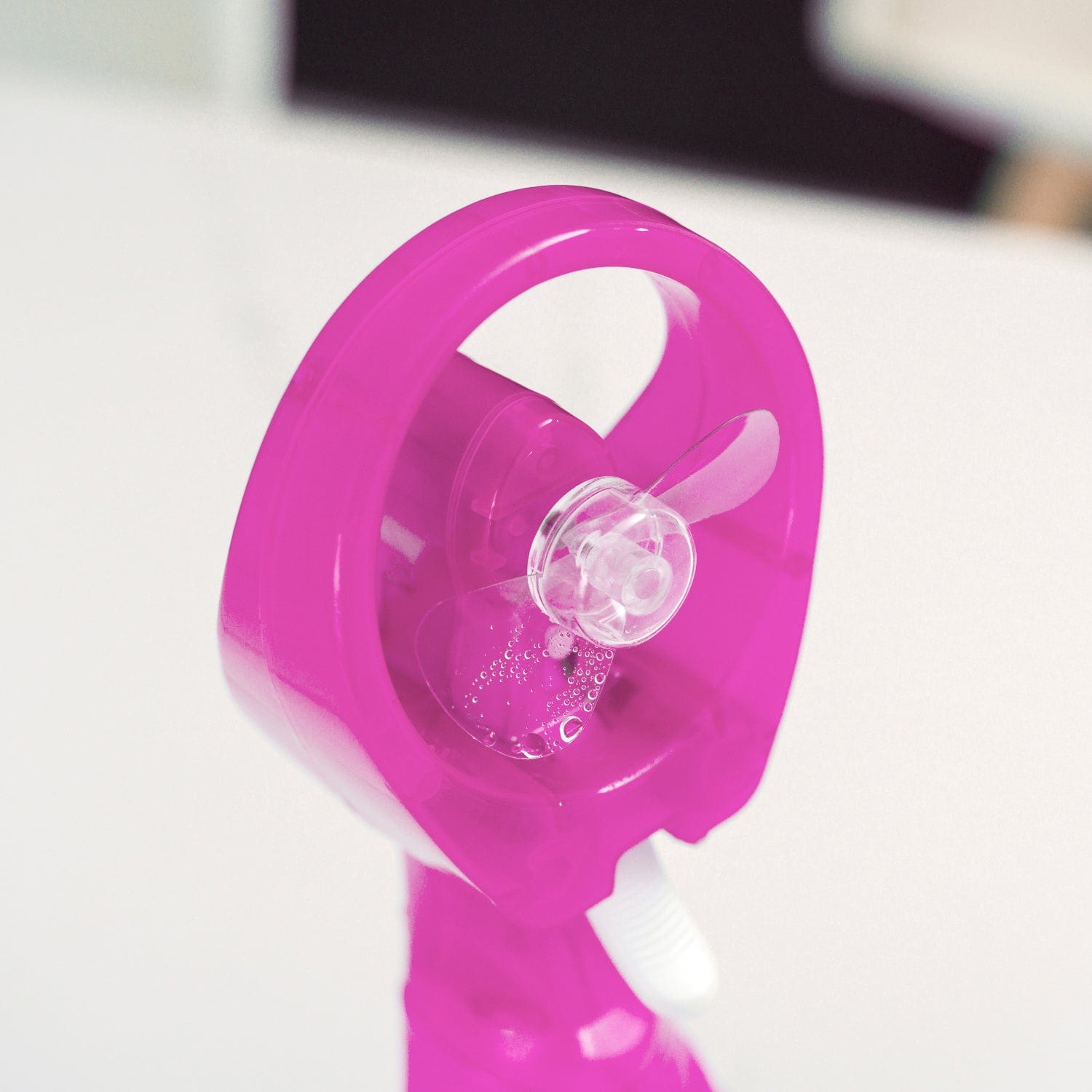 V915-LD0078-PK-203977-04 Lazy Dayz Water Spray Fan - Pink - Image 5