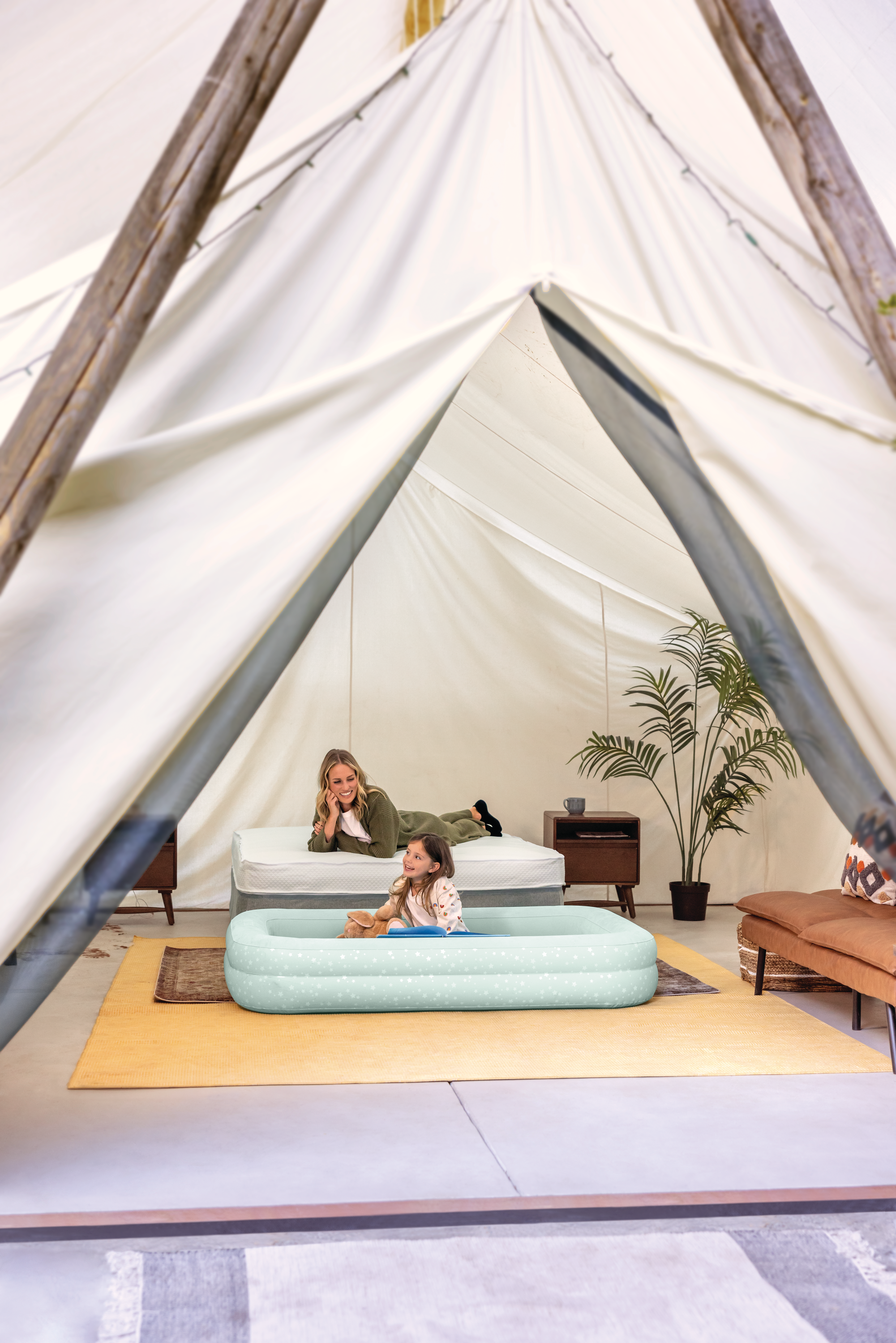 V1032-IXKIDZBED-66810-202508200940-11 Intex Kidz Inflatable Travel Bed set with Hand Pump - Stars. Great for Travel 66810 - Image 12