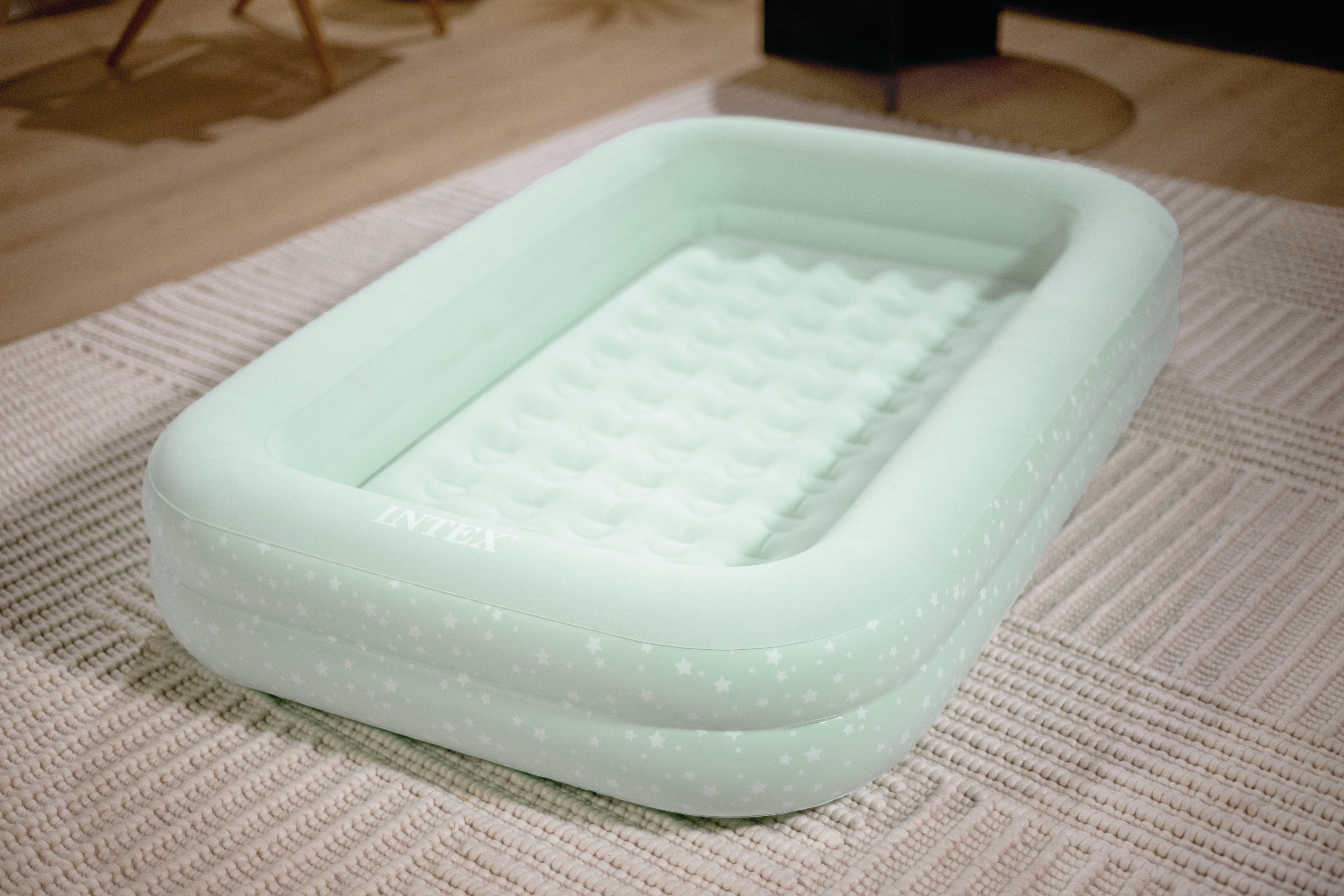 V1032-IXKIDZBED-66810-202508200940-12 Intex Kidz Inflatable Travel Bed set with Hand Pump - Stars. Great for Travel 66810 - Image 13