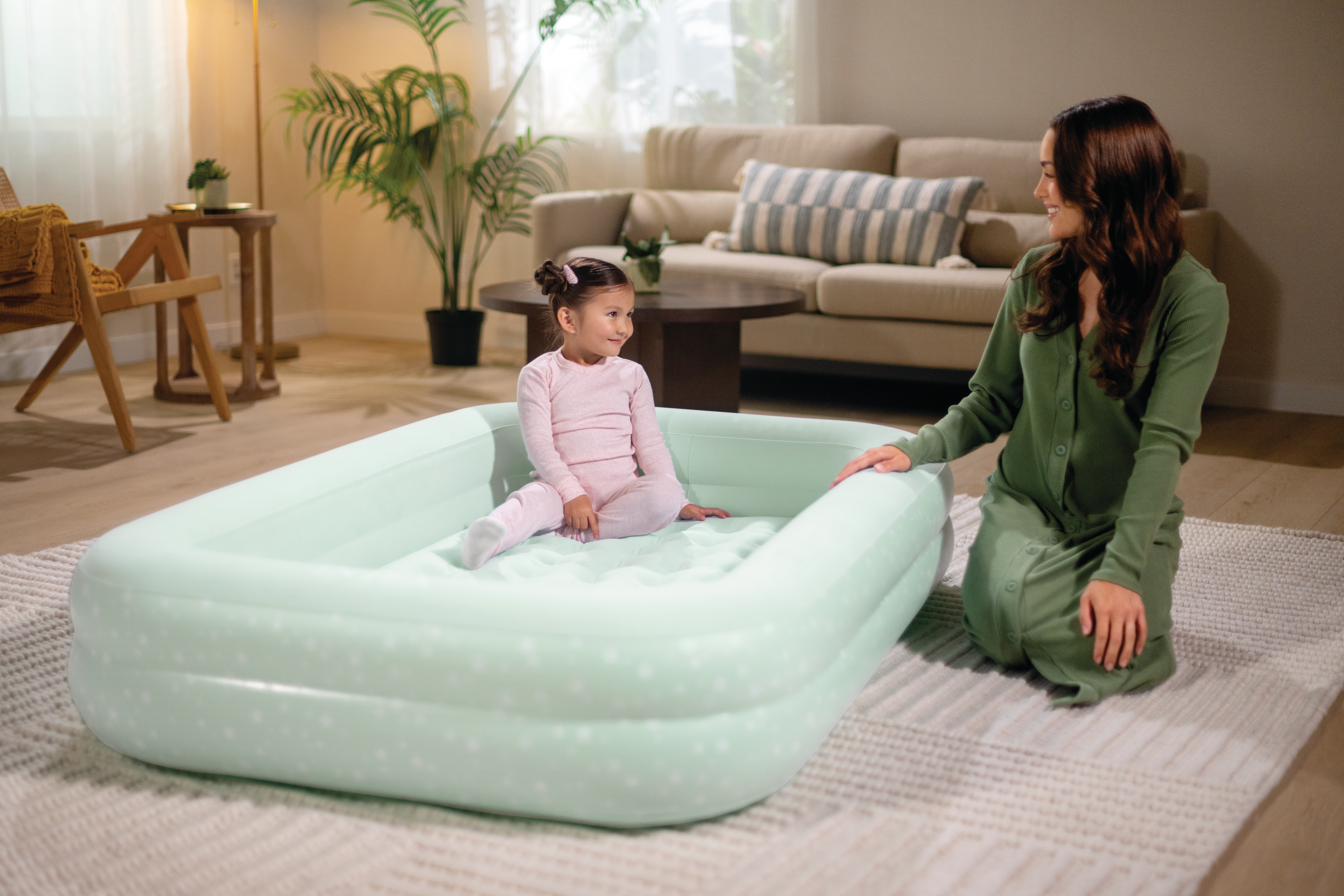 V1032-IXKIDZBED-66810-202508200940-14 Intex Kidz Inflatable Travel Bed set with Hand Pump - Stars. Great for Travel 66810 - Image 15