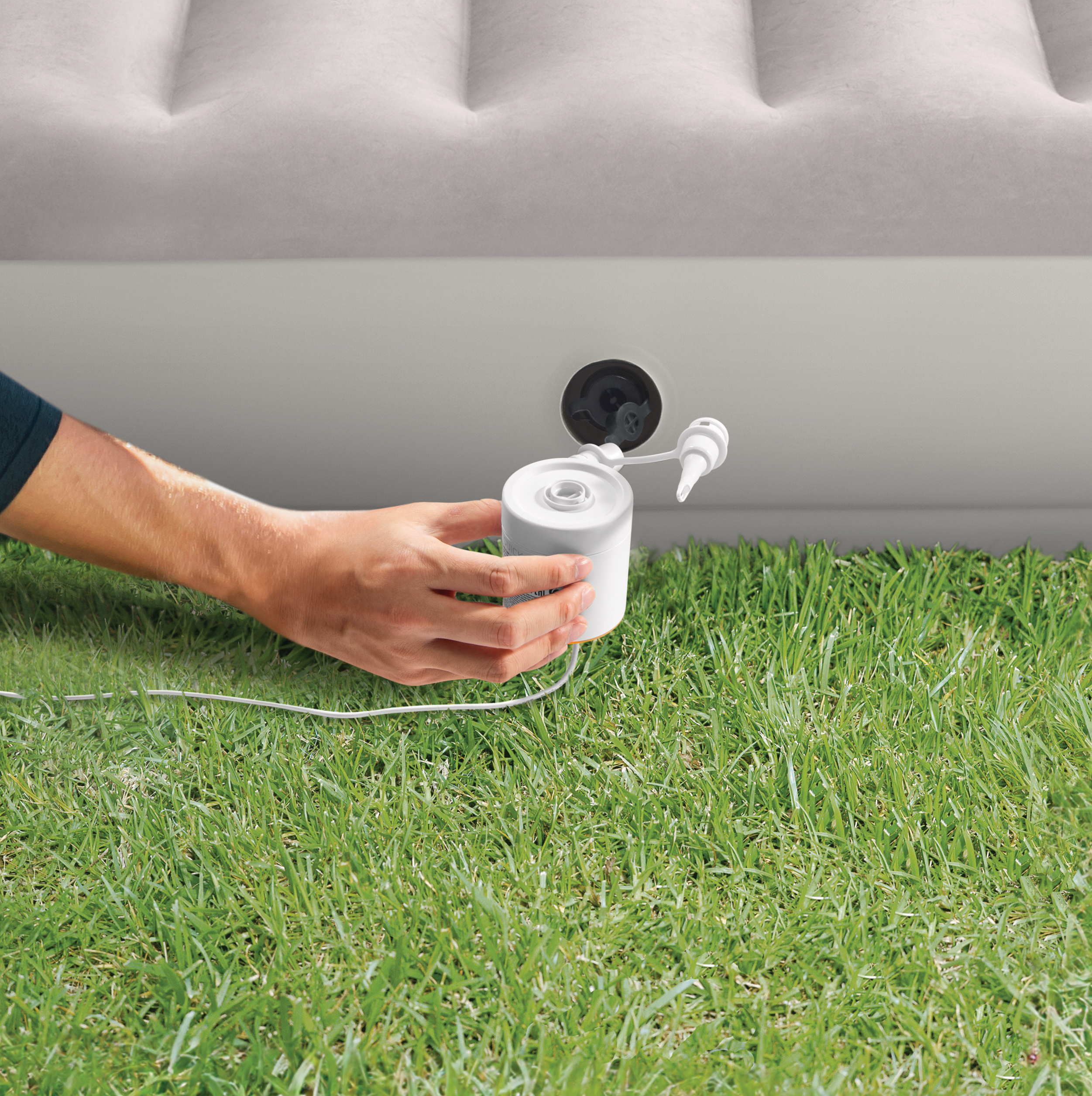 V1032-IXPRESTIGEQUEENUSB150_64179-202508201016-01 Intex Queen Dura-Beam Prestige Mid-Rise Airbed w/ USB150 Pump- 64179 - Image 2